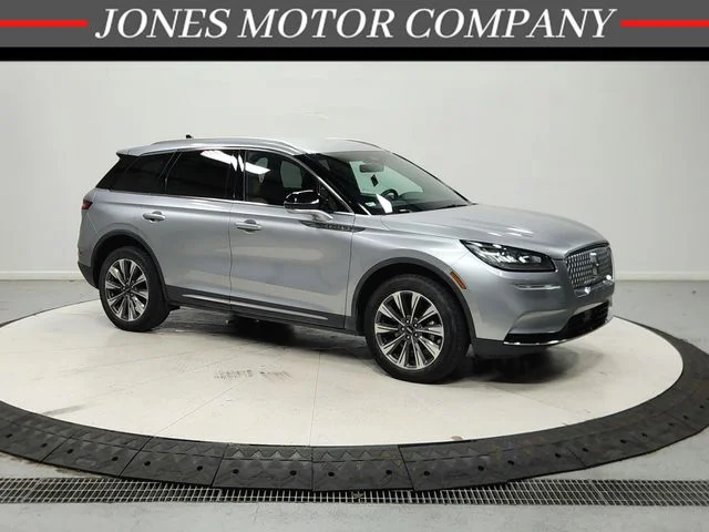 Used 2022 Silver Lincoln Reserve image 1