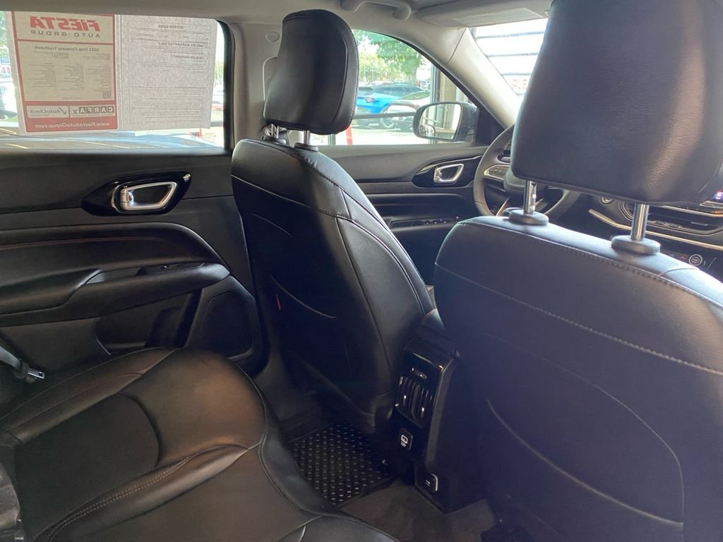 Used 2022 Silver Jeep Trailhawk image 17