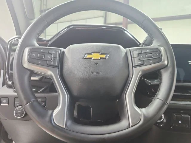 Used 2025 White Chevrolet LT image 22