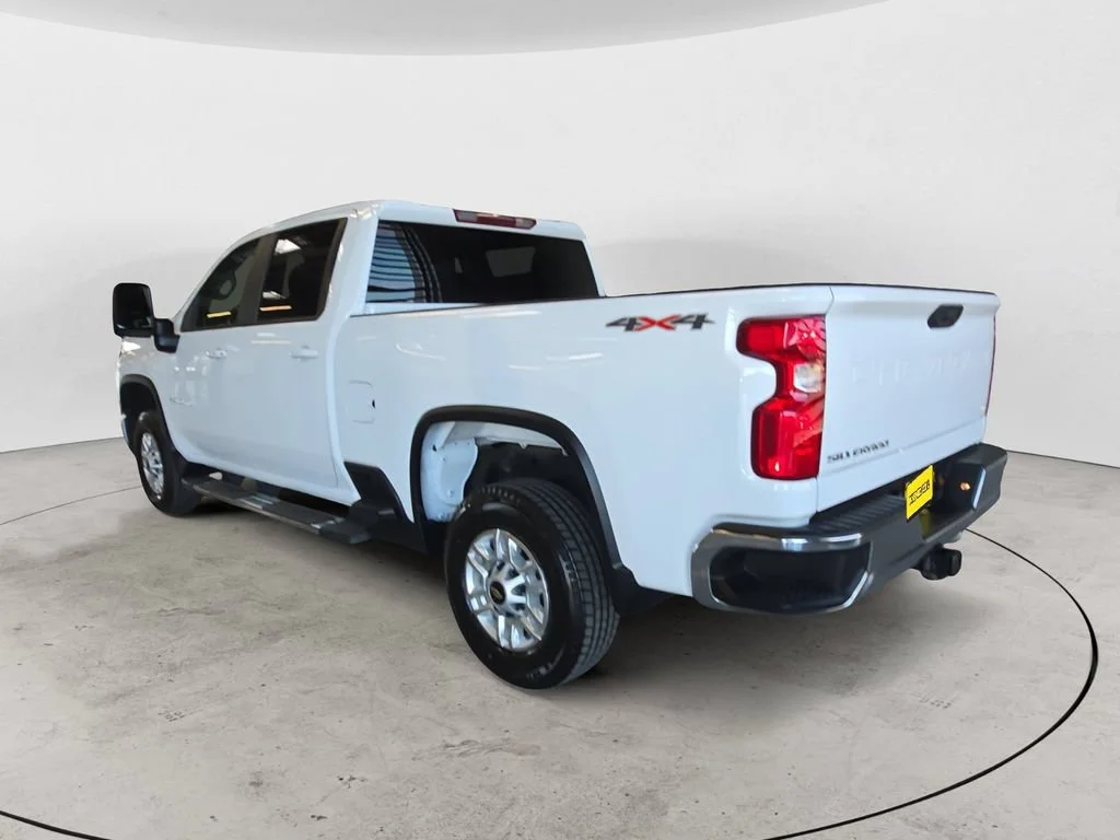 Used 2025 Summit White Chevrolet LT image 11