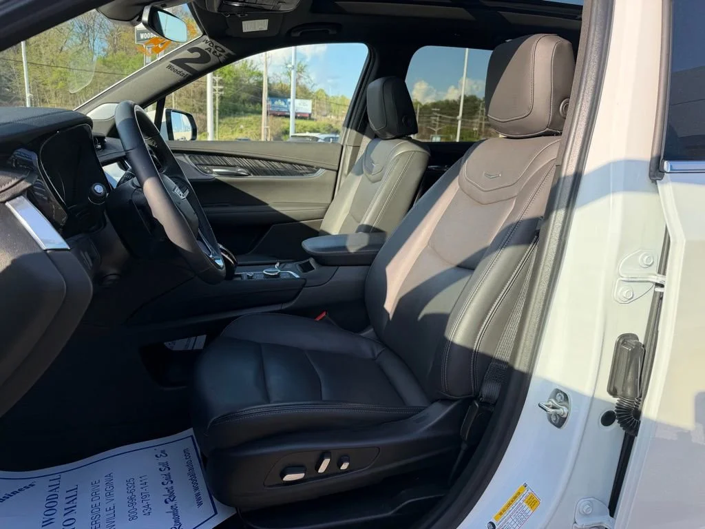Used 2024 Crystal White Tricoat Cadillac Premium Luxury image 20