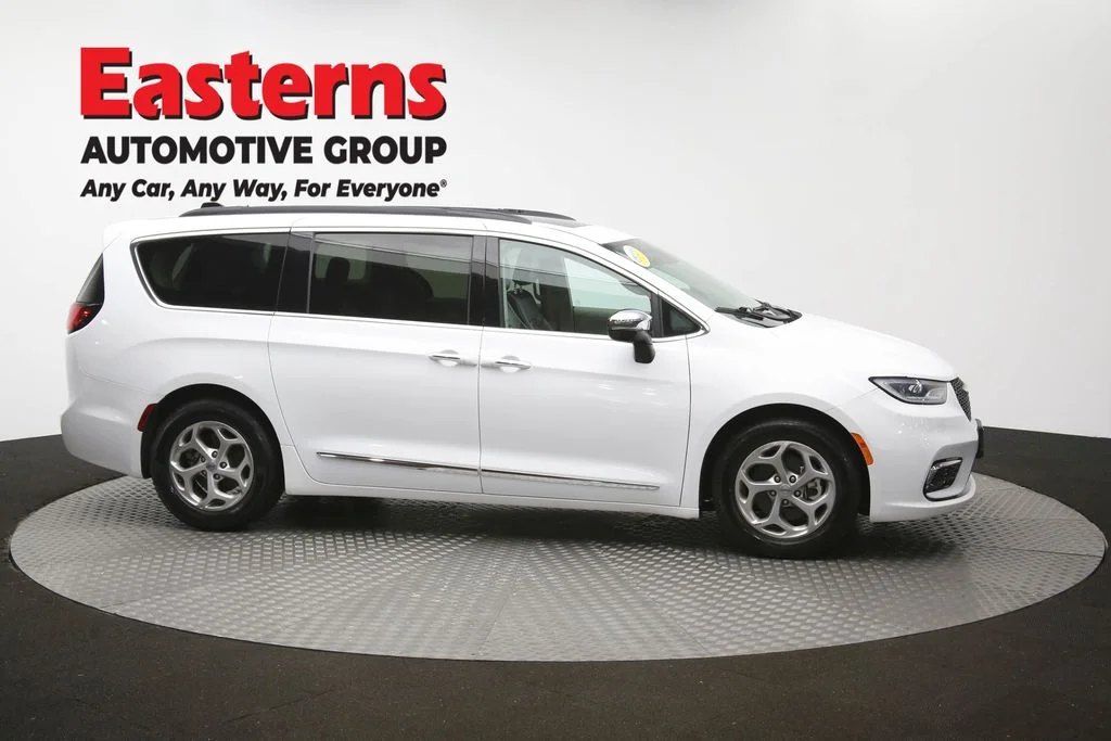 Used 2023 White Chrysler Limited image 49