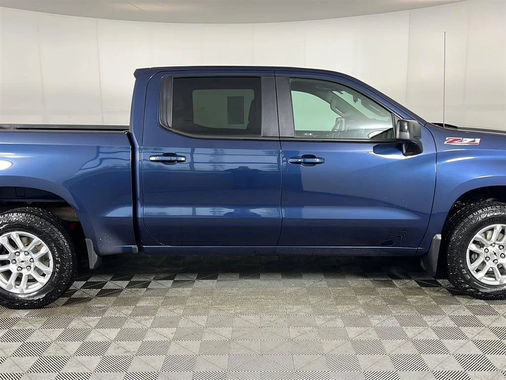 Used 2022 Northsky Blue Metallic Chevrolet RST image 44