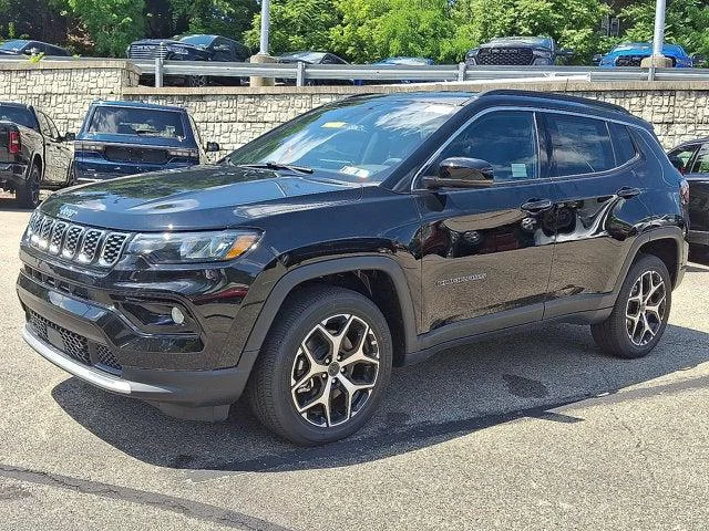 New 2026 Diamond Black Crystal Pearl-Coat Exterior Paint Jeep Limited image 2