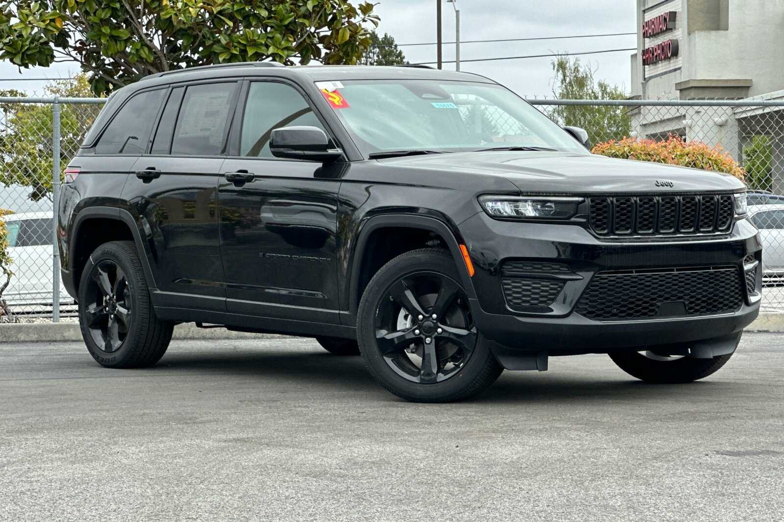 New 2024 Jeep Grand Cherokee Altitude Sport Utility in Santa Cruz