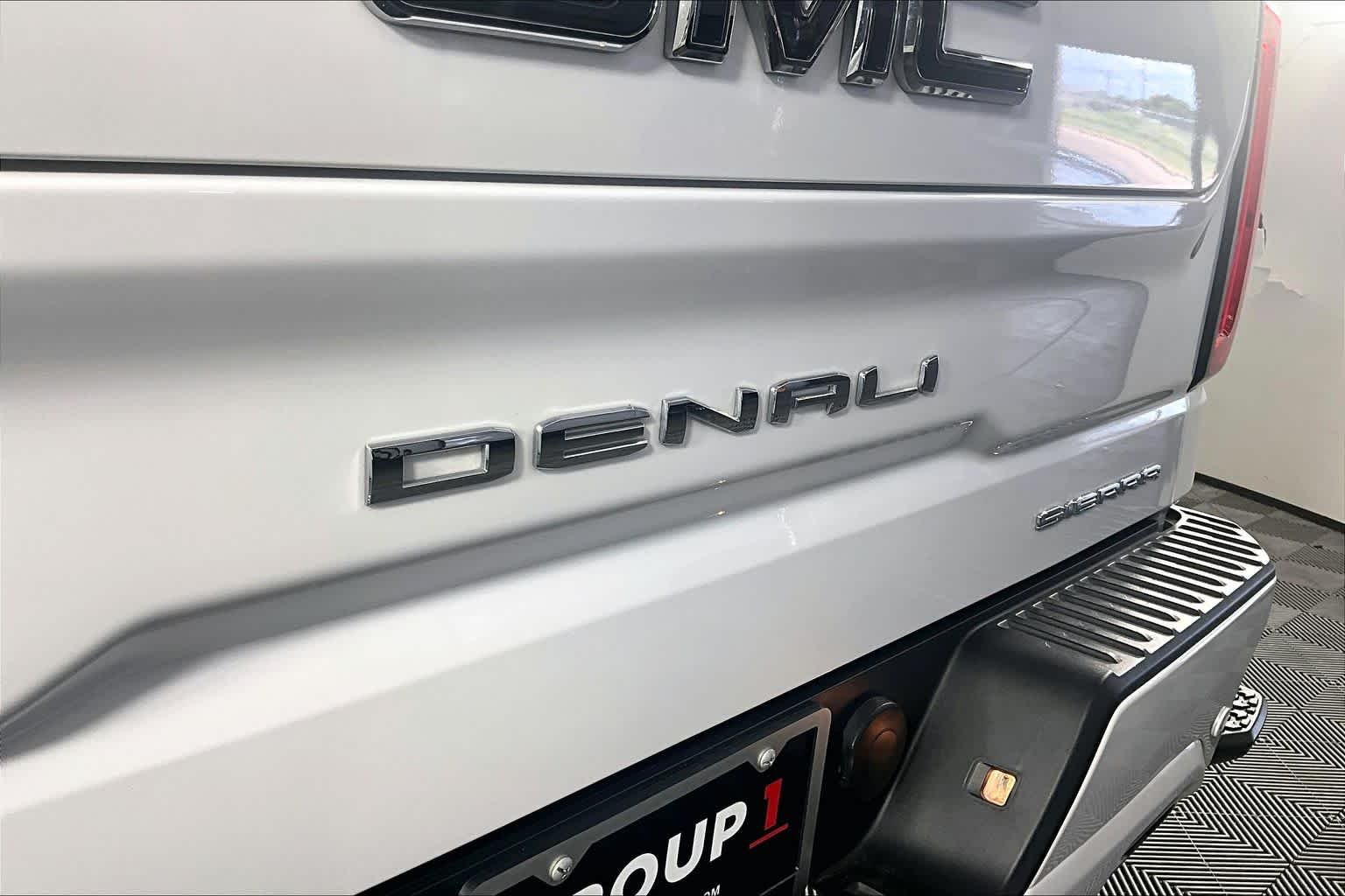 Used 2024 White Frost Tricoat GMC Denali Ultimate image 11