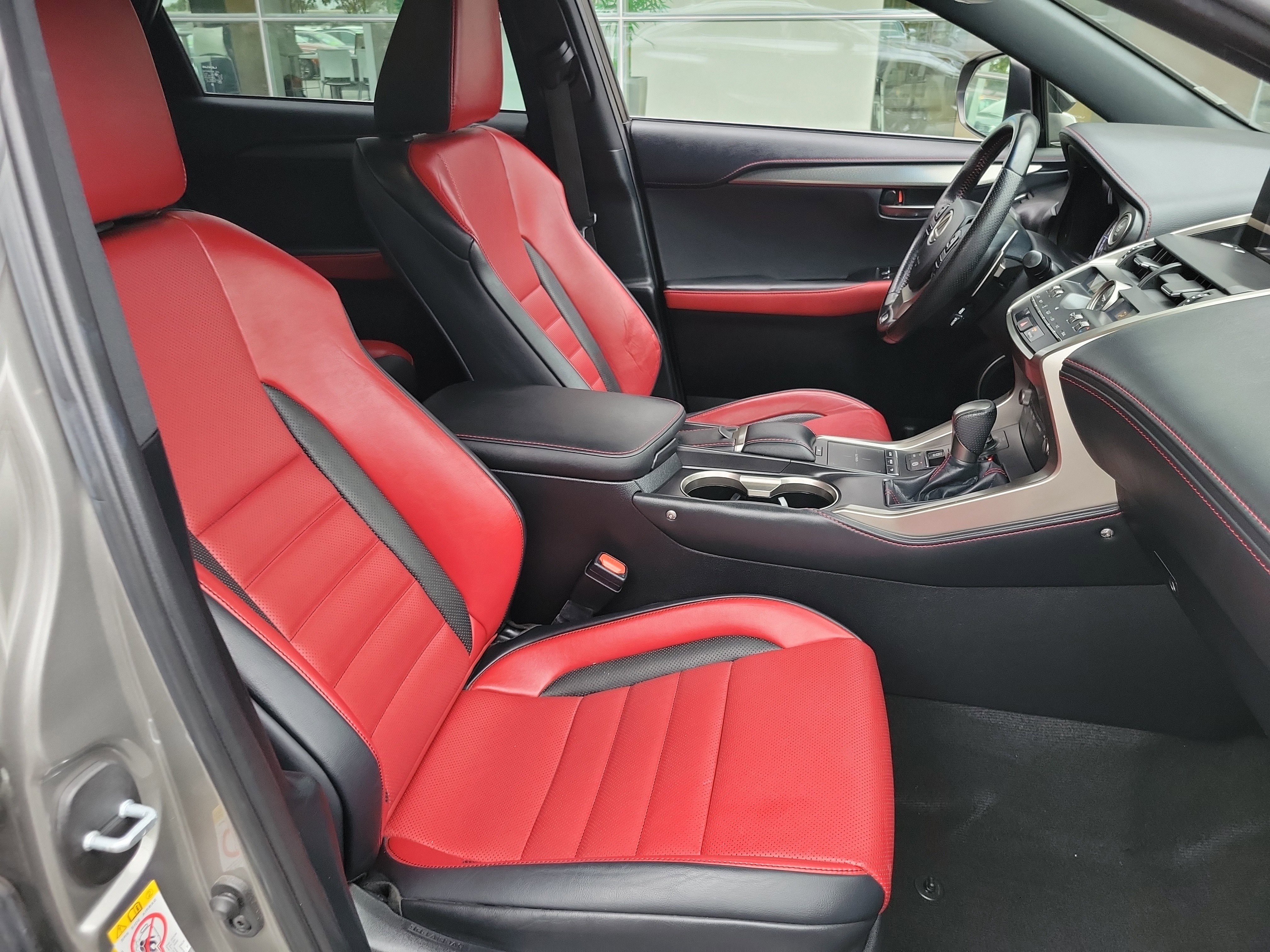 Used 2018 Atomic Silver Lexus  image 24