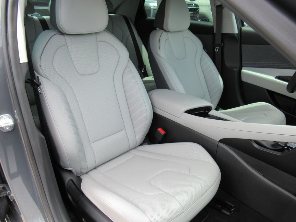 Used 2025 Gray Hyundai Limited image 9