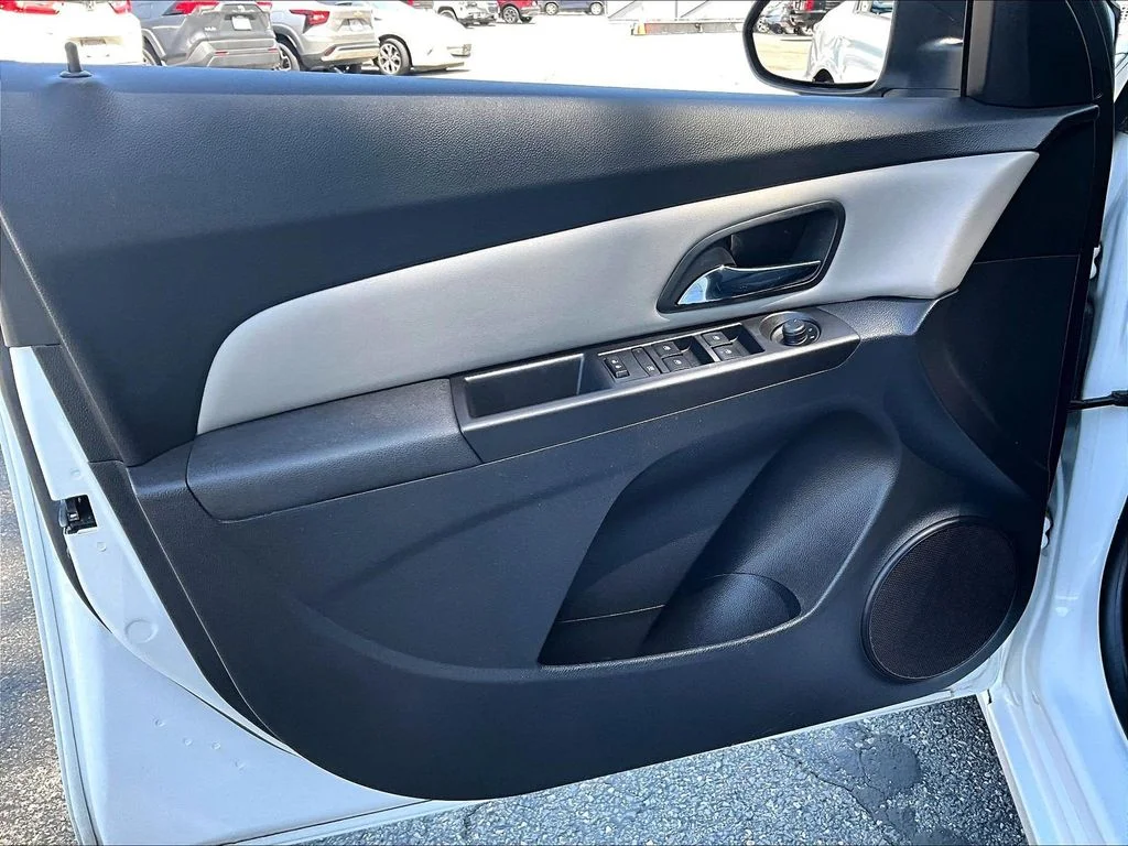 Used 2016 White Chevrolet LS image 9