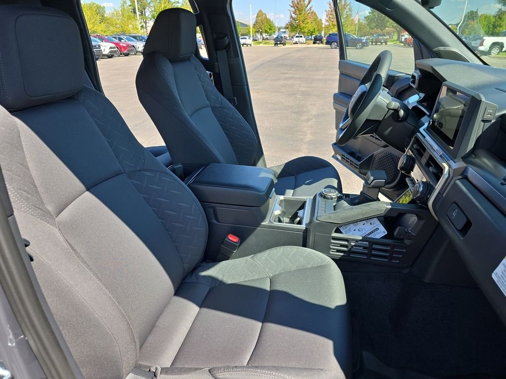 2025 Toyota Tacoma SR5 - Photo 12