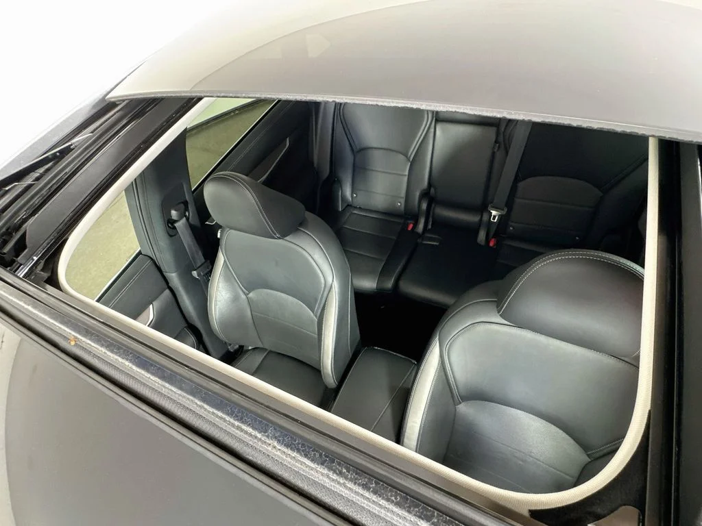 Certified Used 2023 White INFINITI LUXE image 29