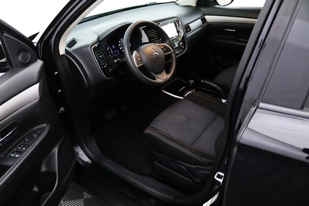 Used 2018 Black Mitsubishi ES image 19