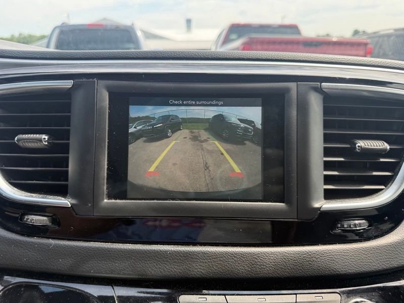 Used 2019 Black Chrysler Touring L image 9