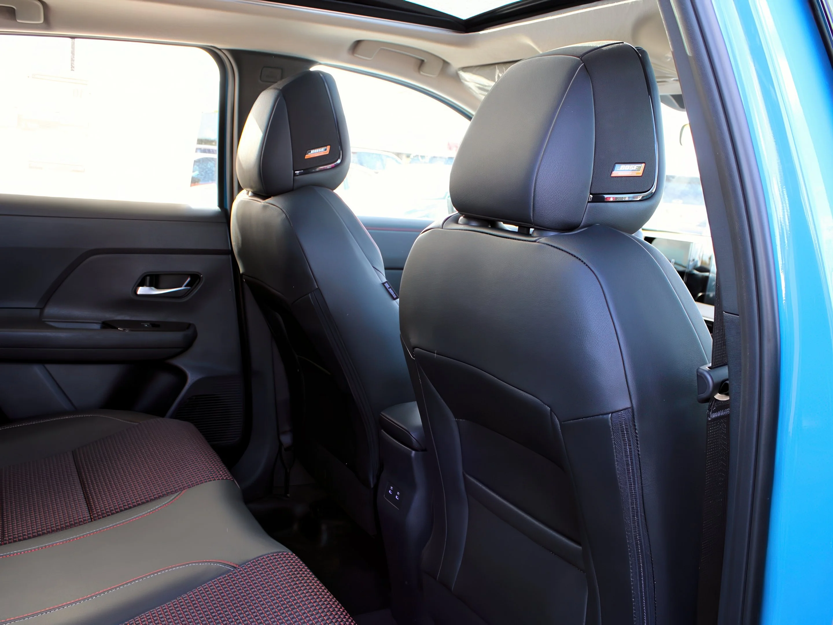 New 2026 Arctic Ice Blue Metallic / Super Black Two-tone Nissan SR image 23