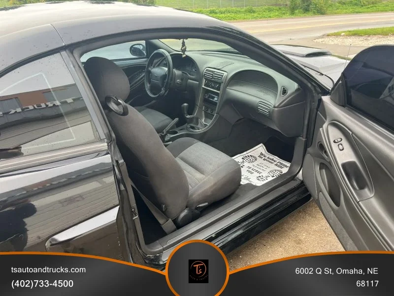 Used 2004  Ford GT Deluxe Coupe 2D image 14