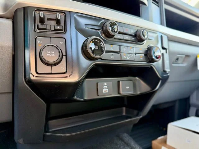 2025 Ford F-350 Super Duty Chassis Cab XL - Photo 23