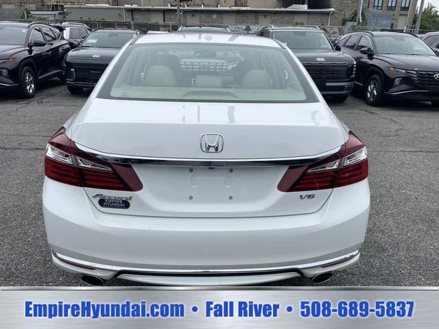 Used 2016 Silver Honda EX-L image 4