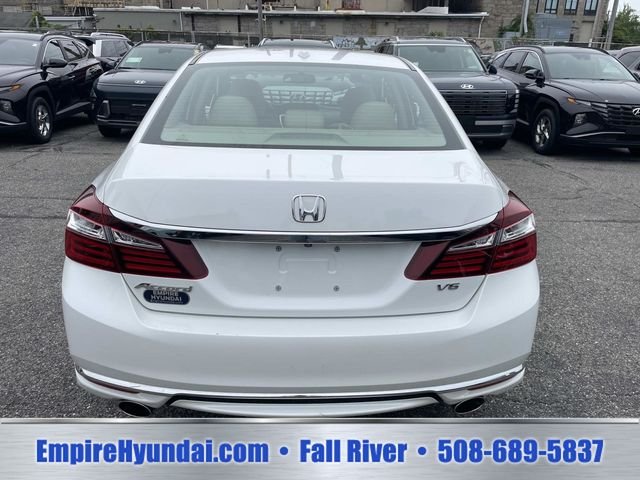 Used 2016 Lunar Silver Metallic Honda EX-L image 4