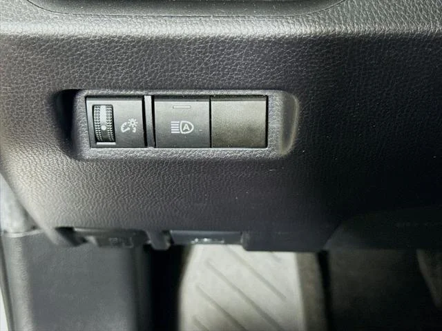 Certified Used 2022 SILVER SKY METALLIC Toyota  image 11