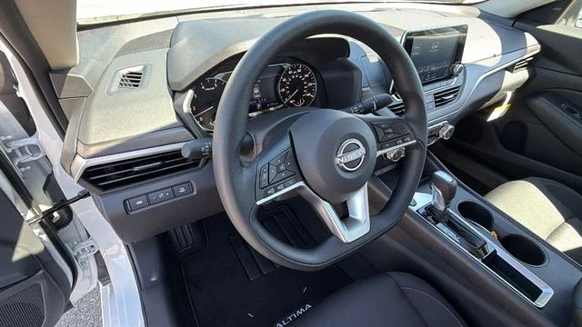 New 2026 White Nissan 2.5 SV image 30