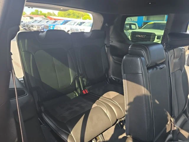 Used 2024 Gray Jeep Altitude image 13