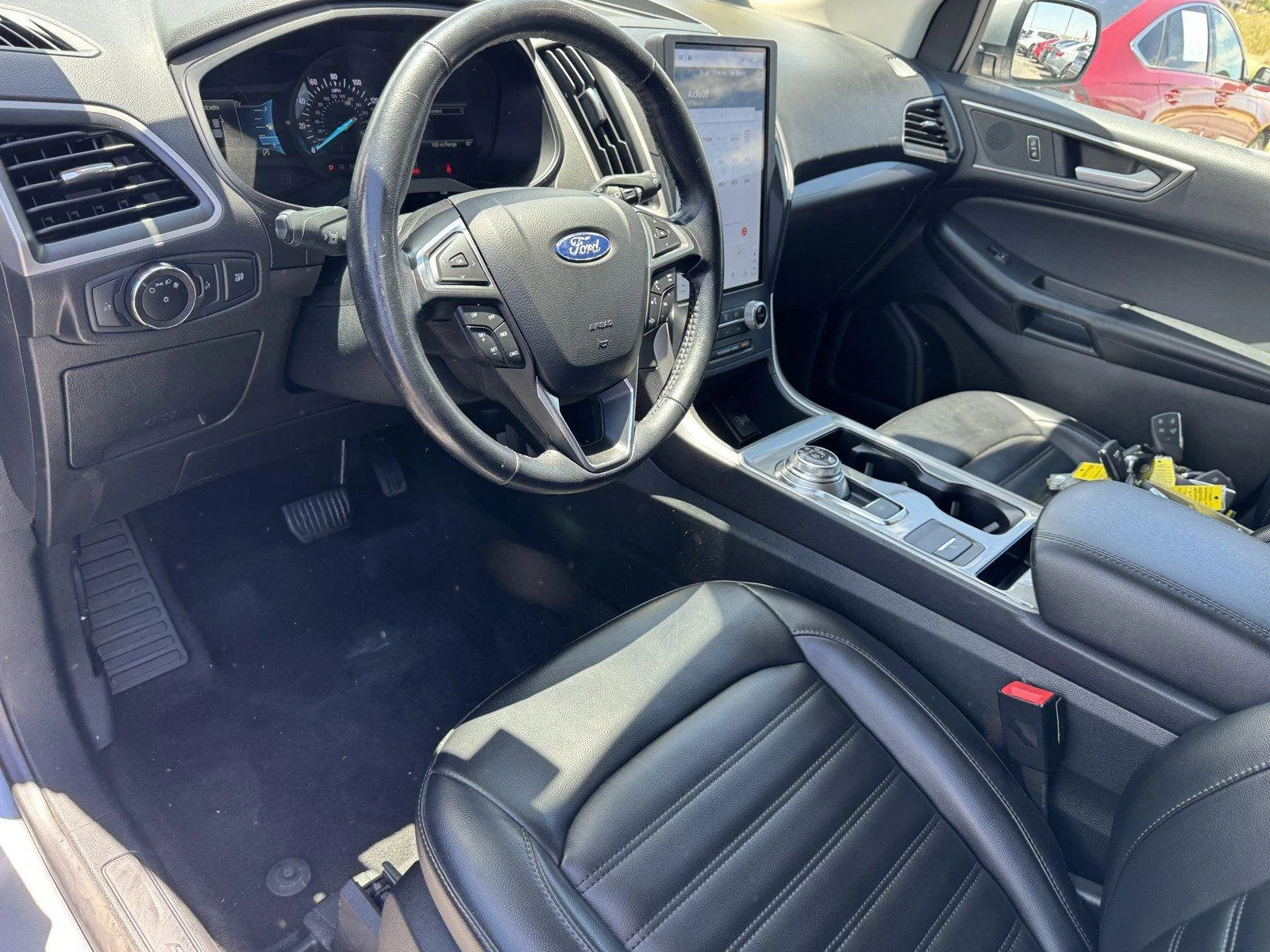 Used 2023  Ford SEL image 15