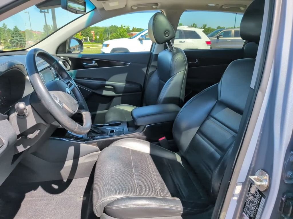 Used 2020 Silver Kia SX image 16