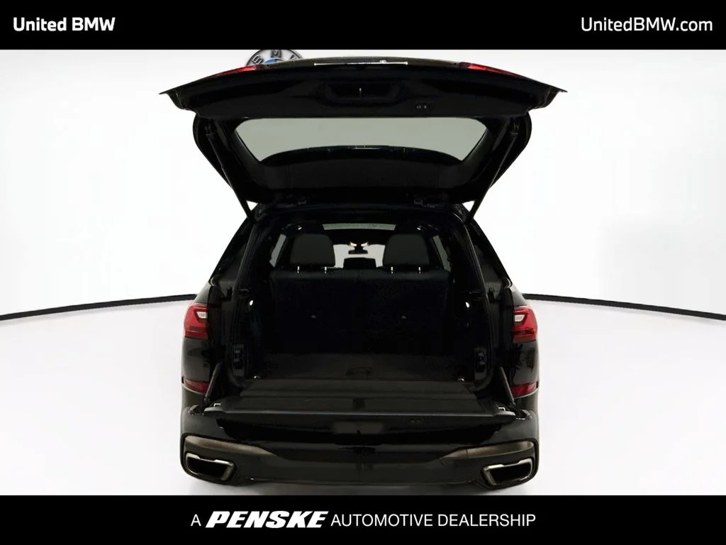 Used 2022 Black Sapphire Metallic BMW M50i image 15