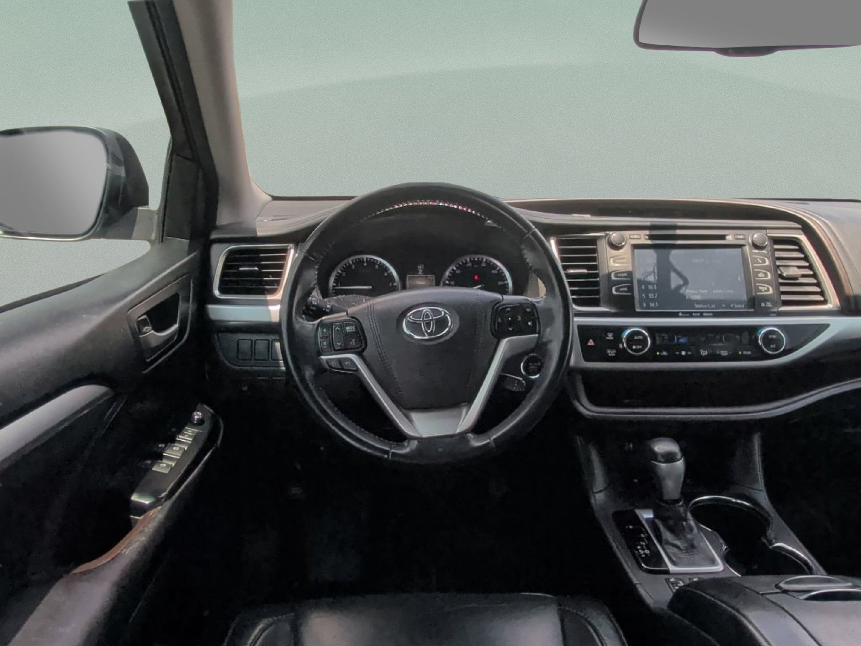 Used 2016 Predawn Gray Mica Toyota XLE image 30