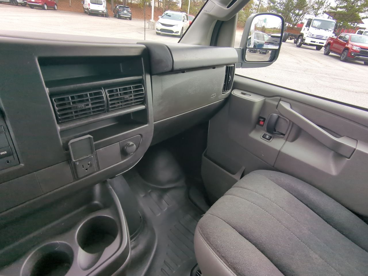 2024 GMC Savana Cargo Work Van - Photo 45