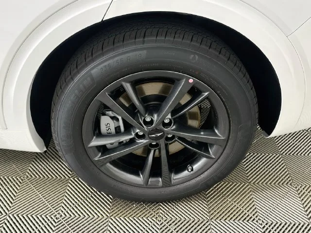 New 2027 White Genesis 2.5T Select image 23