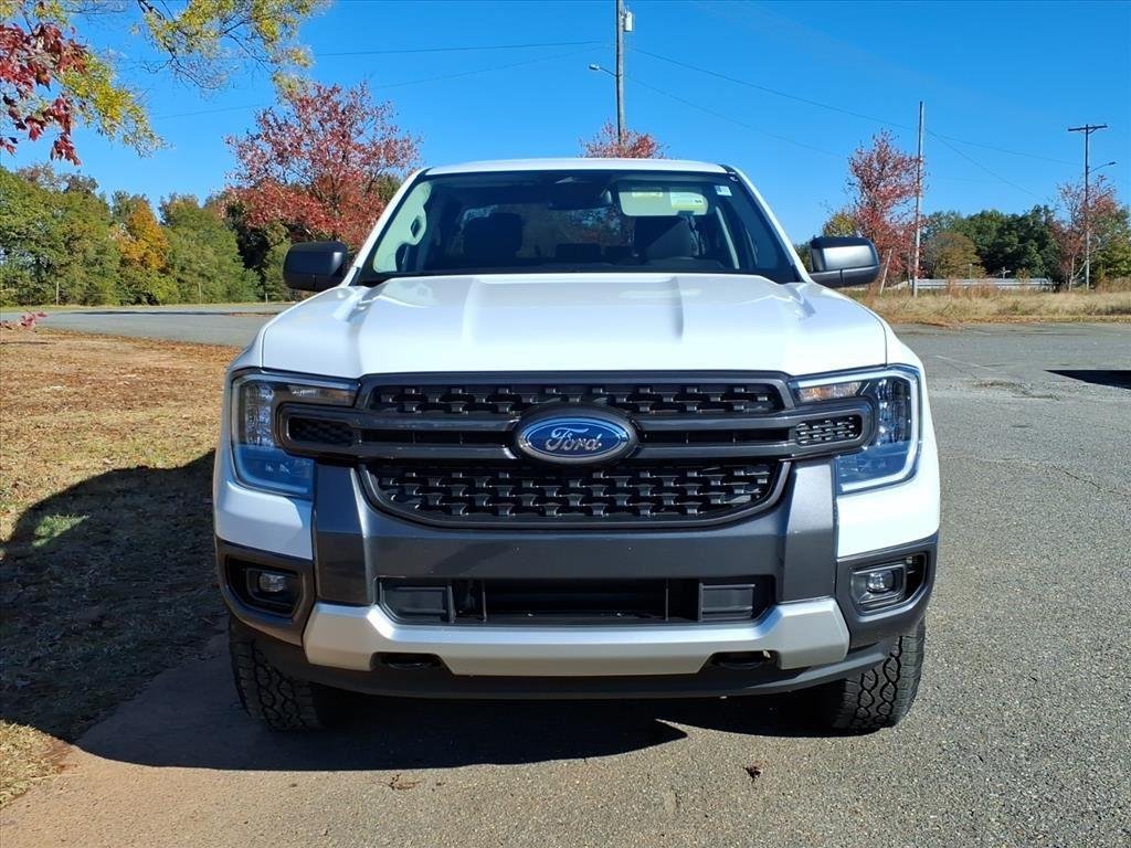 New 2025 Oxford White Ford XLT image 2