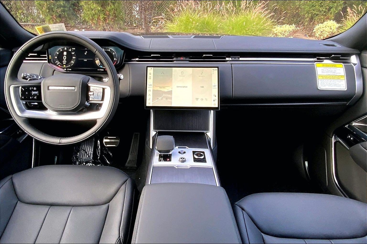 New 2027 Santorini Black Land Rover SE image 5