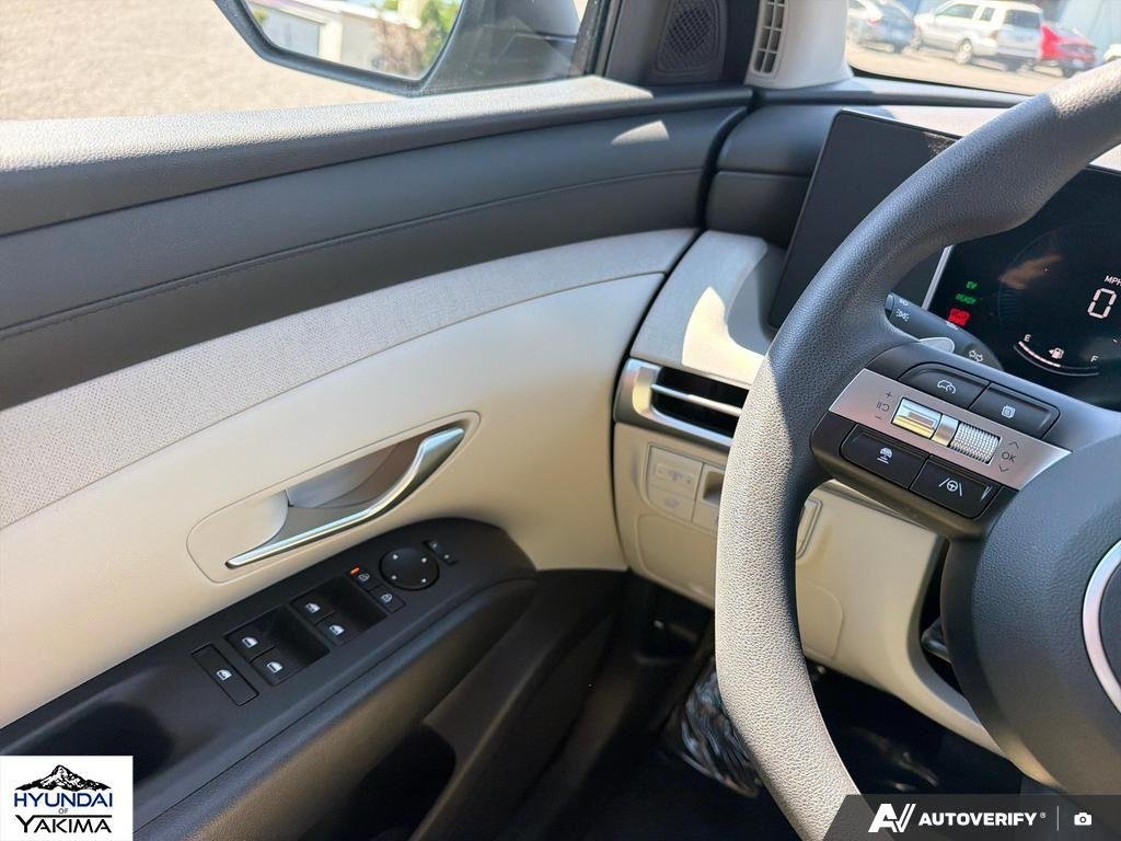 Certified Used 2025 Cashmere Bronze Hyundai SEL image 17