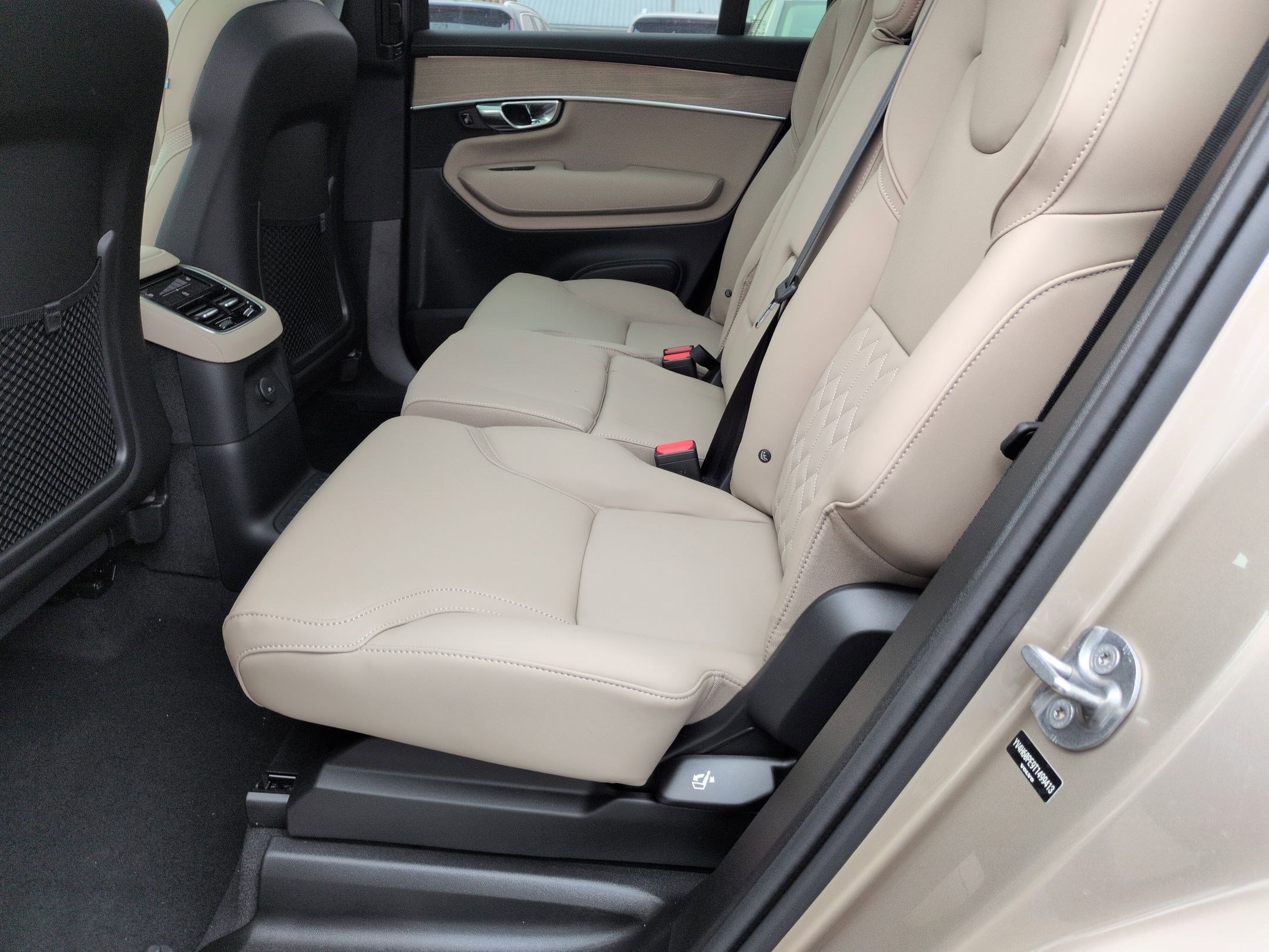 New 2026 Bright Dusk Volvo Plus image 15