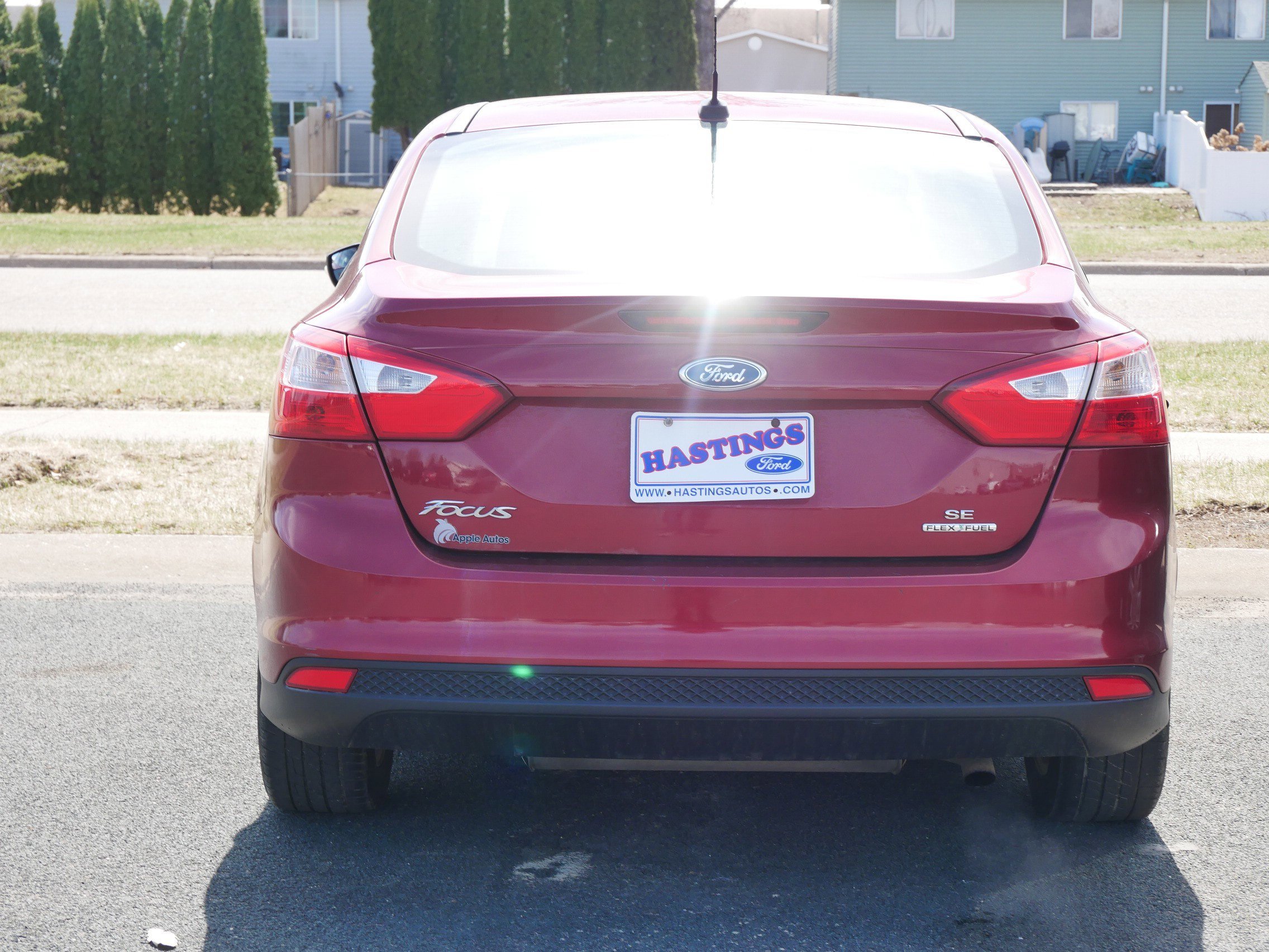 Used 2014 Race Red Ford SE image 4