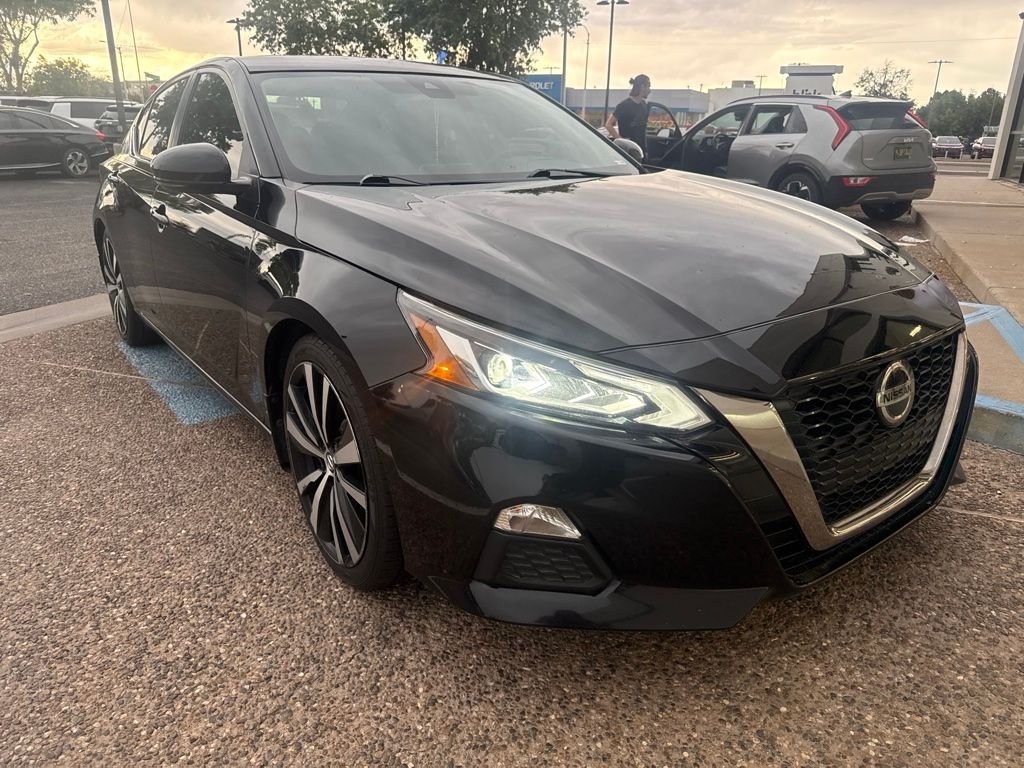 Used 2020 Black Nissan 2.5 SR image 3