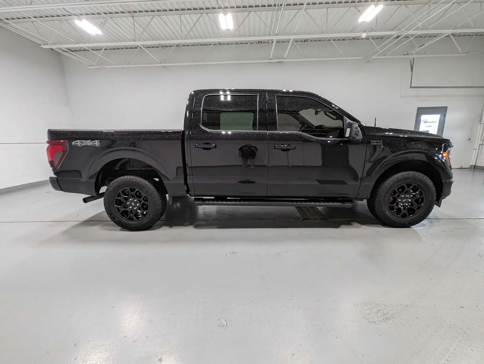 Used 2024 Agate Black Metallic Ford XLT image 7