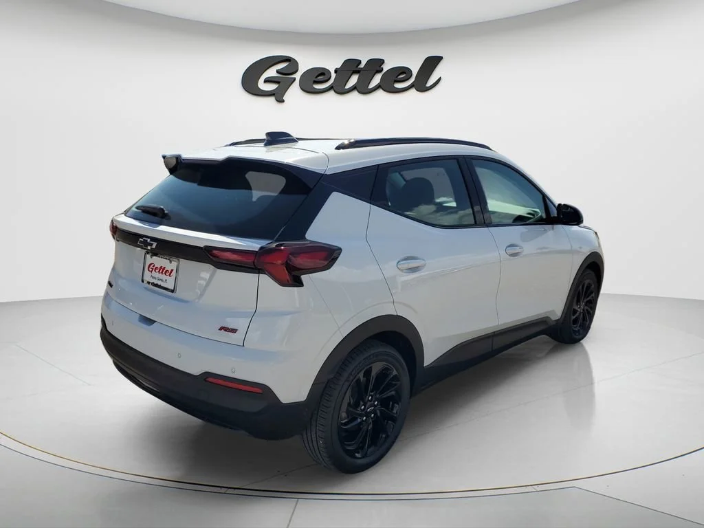 Used 2027 Summit White Chevrolet RS image 4
