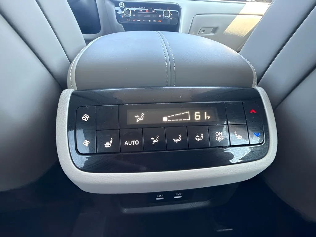 Used 2026 White INFINITI LUXE image 12