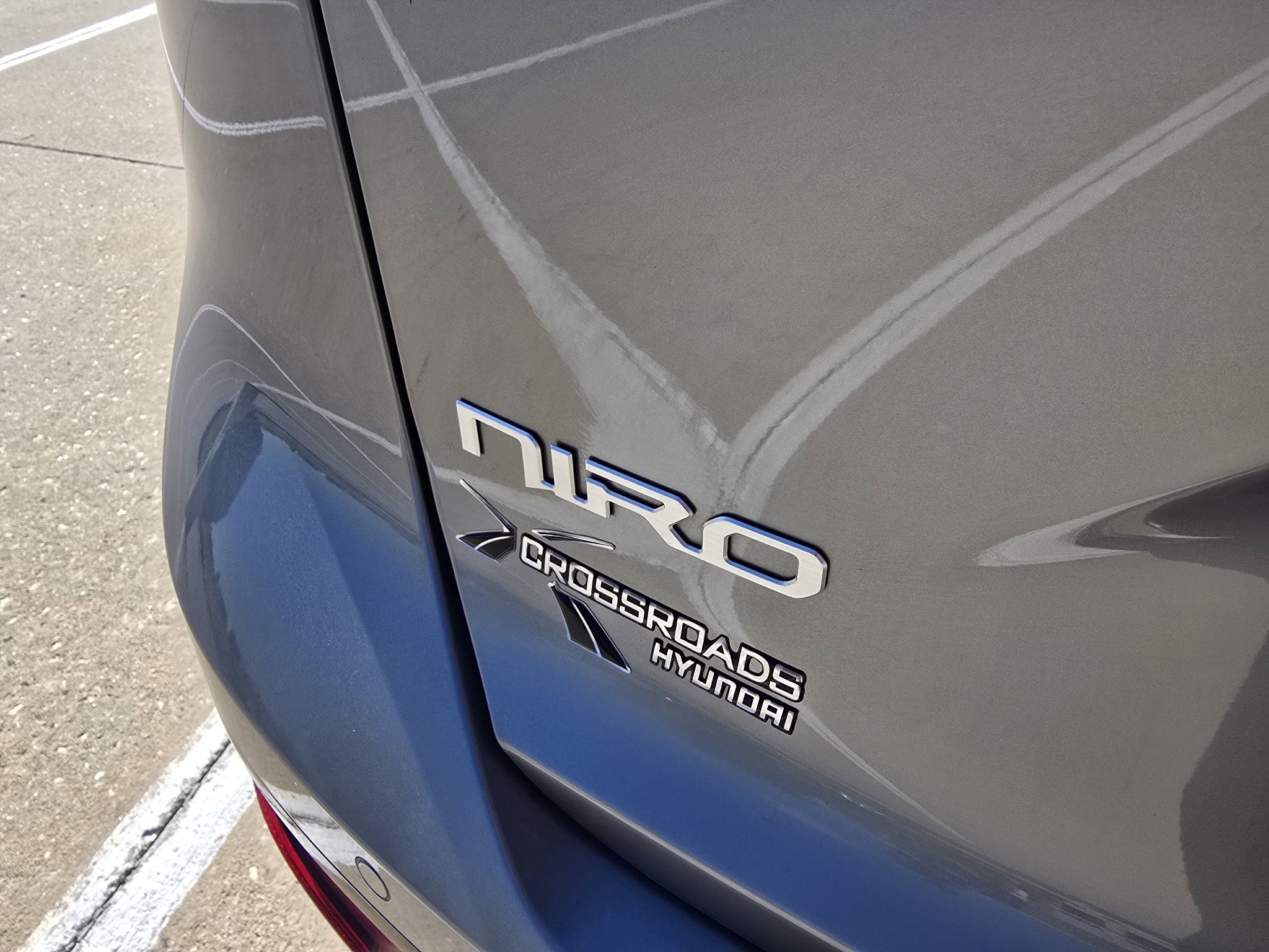 Used 2023 Steel Gray Kia Wave image 10