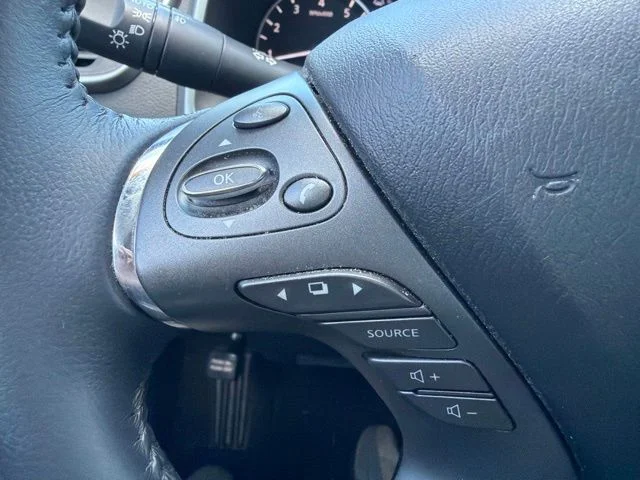 Used 2022 Red Nissan SV image 31