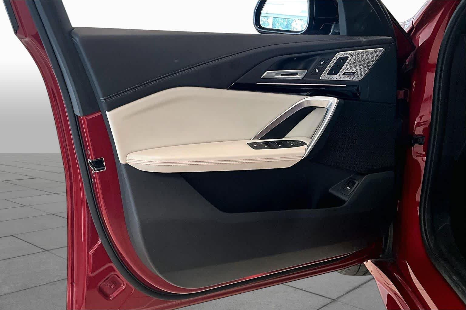 Used 2025 Vegas Red Metallic BMW xDrive28i image 20