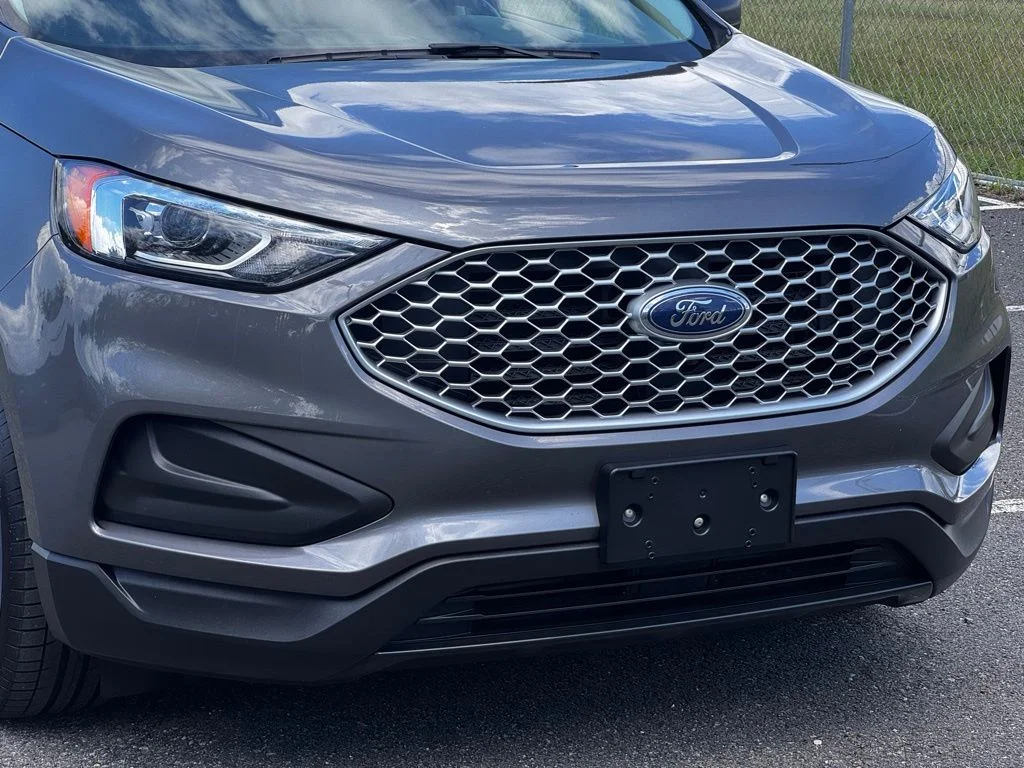 Used 2023  Ford SE image 7