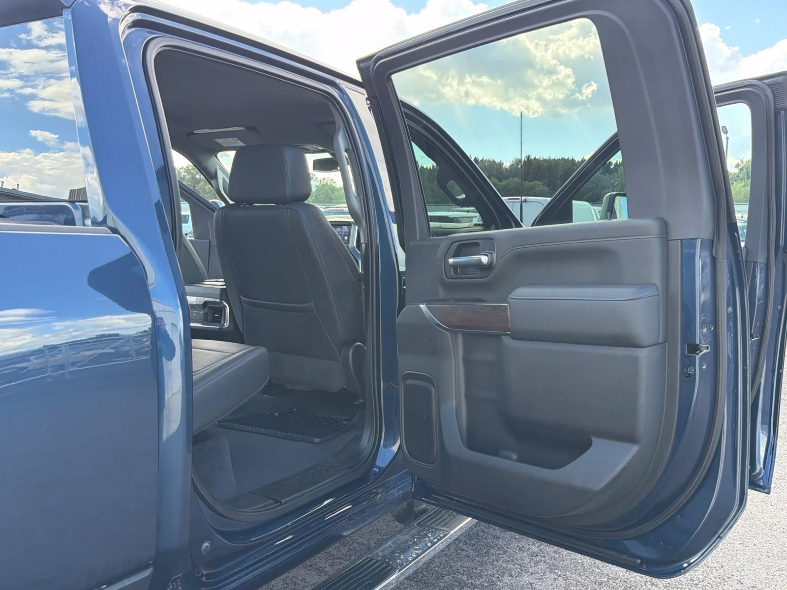 Used 2022 PACIFIC BLUE METALLIC GMC SLT image 40