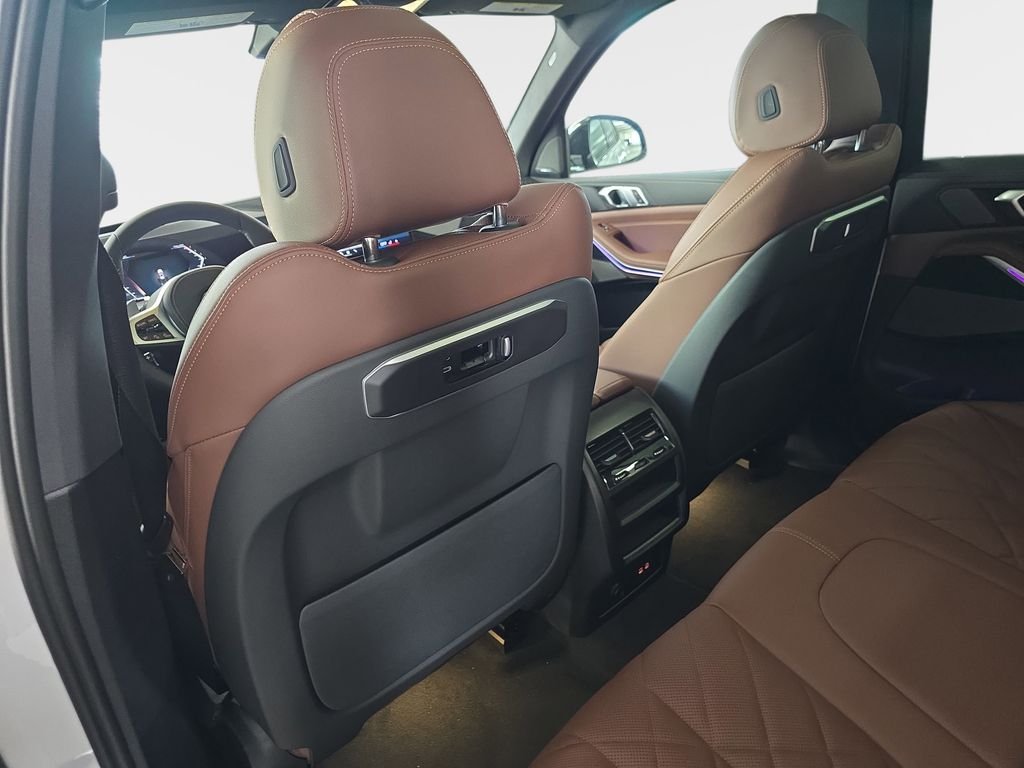 New 2026 Alpine White BMW sDrive40i image 11