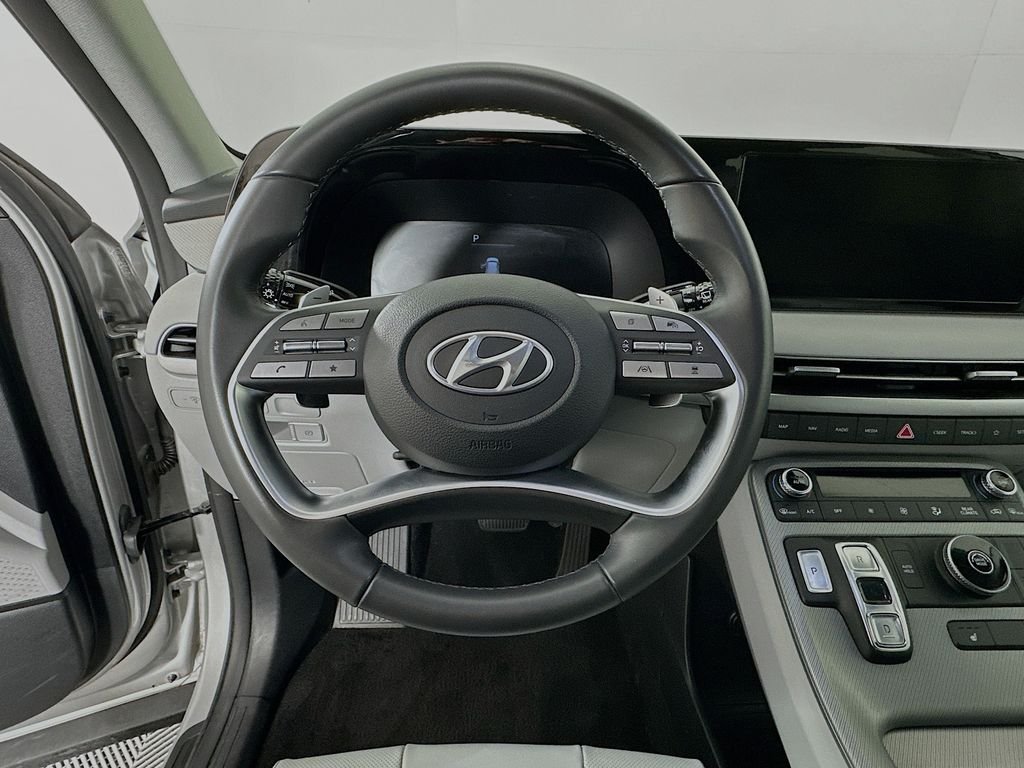 Used 2025 Silver Hyundai SEL image 11