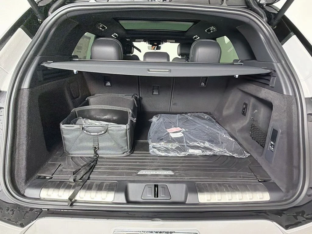 New 2026 Borasco Grey Land Rover Dynamic SE image 28