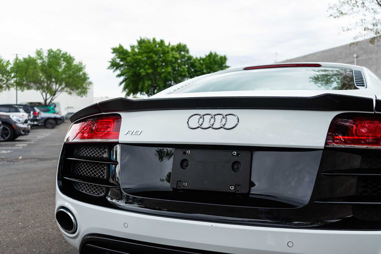 Used 2010 Ibis White With Ice Silver Sideblades Audi 5.2L image 11