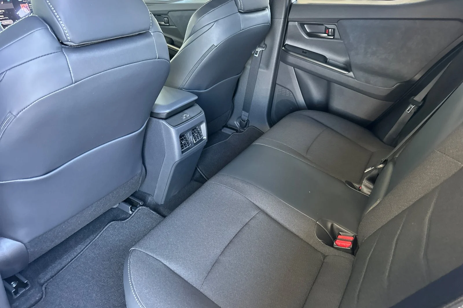 New 2026 Wind Chill Pearl <sup>1</sup> Toyota  SE image 11